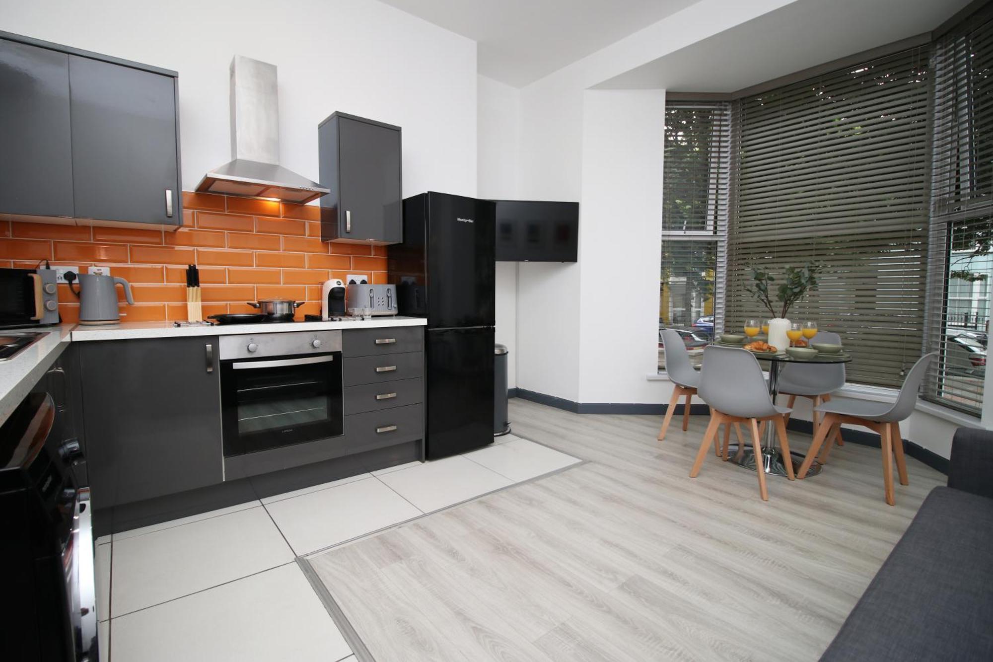 Fully Equipped Kitchen, Parking, City Centre Swansea Eksteriør billede
